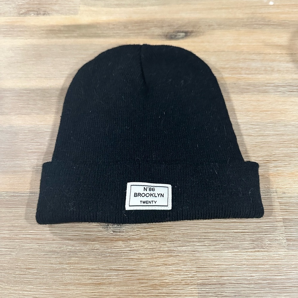 N*86 Brooklyn Twenty Black Beanie. Chic, city, cold weather, minimalistic
